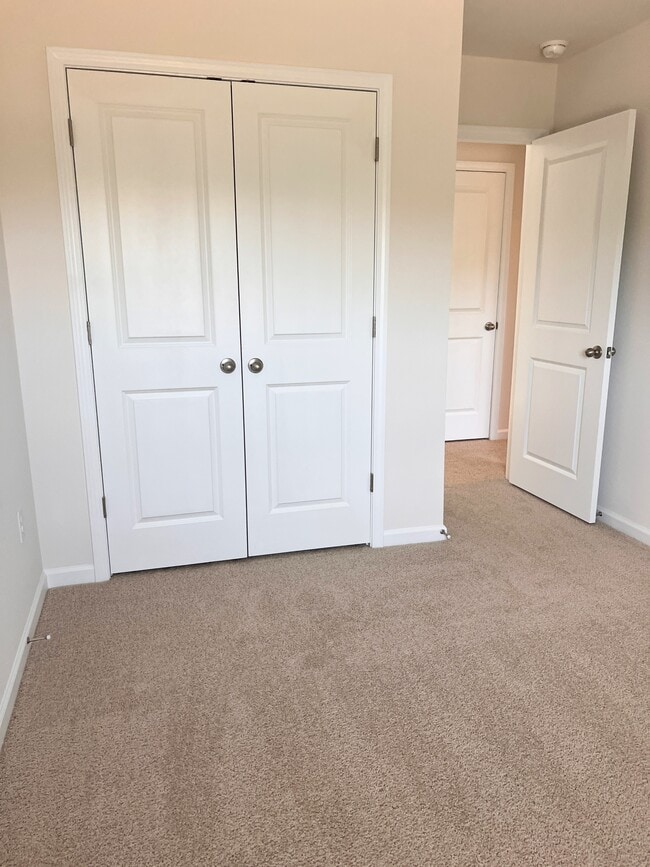 Building Photo - 455 David Hl Dr