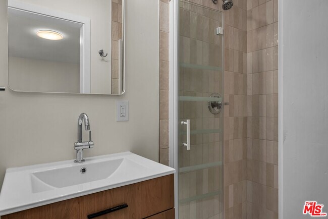 Building Photo - 8570 Sherwood Dr