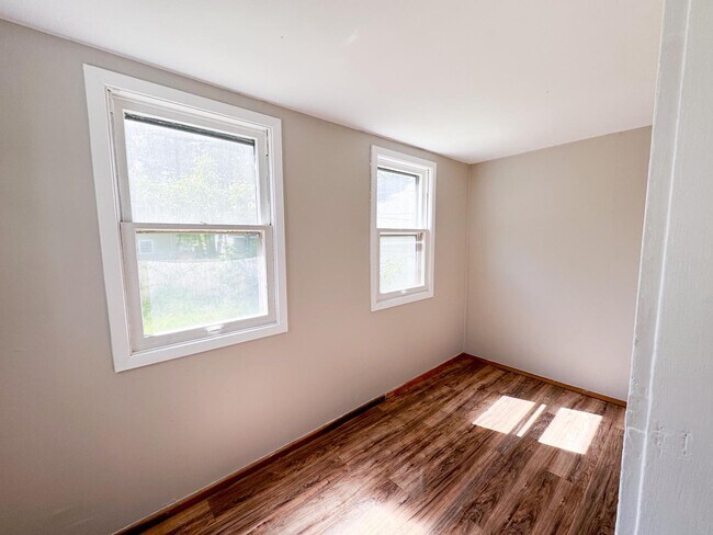 Building Photo - 2778 E 120th St