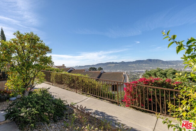 Building Photo - 1709 Cam De Villas