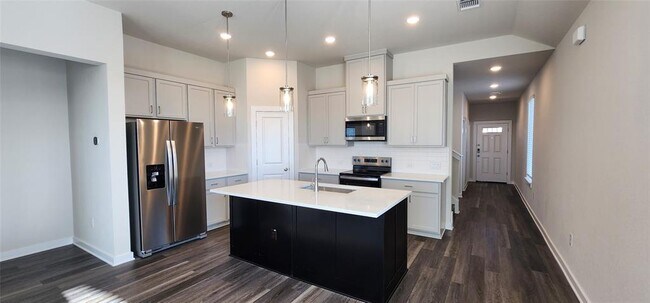 Building Photo - 2120 Delano Dr