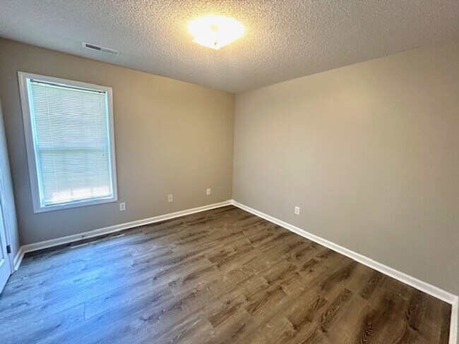 Building Photo - 132 Railroad Ridge Rd