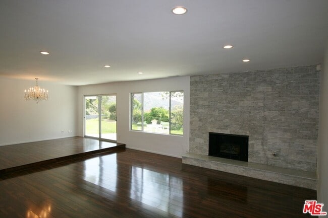 Building Photo - 2657 Zorada Dr