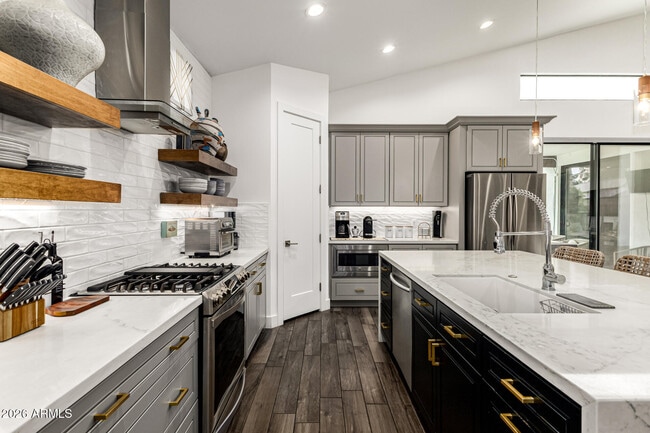 Building Photo - 1831 E Montecito Ave