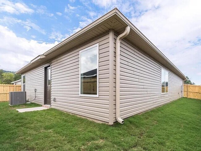 Building Photo - 2527 E Meramec St