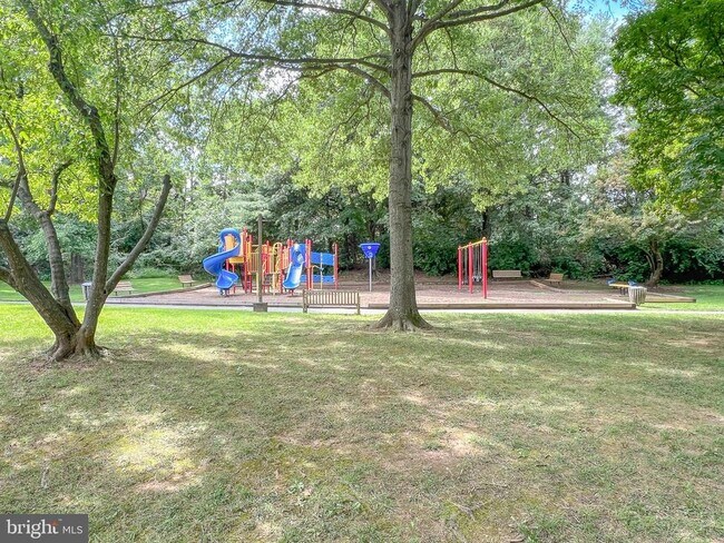 Building Photo - 5705 Chapman Mill Dr