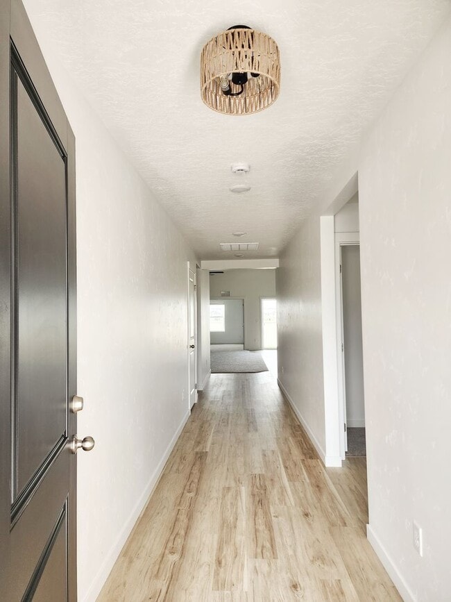 Building Photo - Newer Caldwell Home