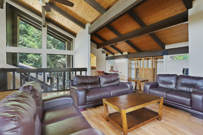 Building Photo - 3701 Colonial Dr