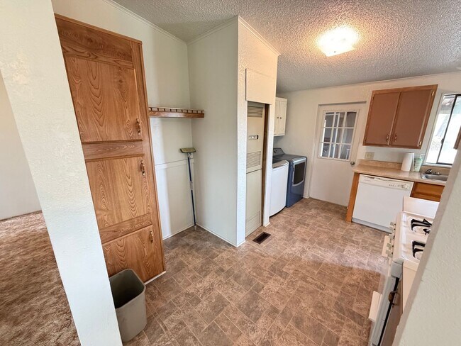 Building Photo - Secluded country home w/ 2-car garage