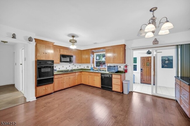 Building Photo - 328 Minute Arms Rd