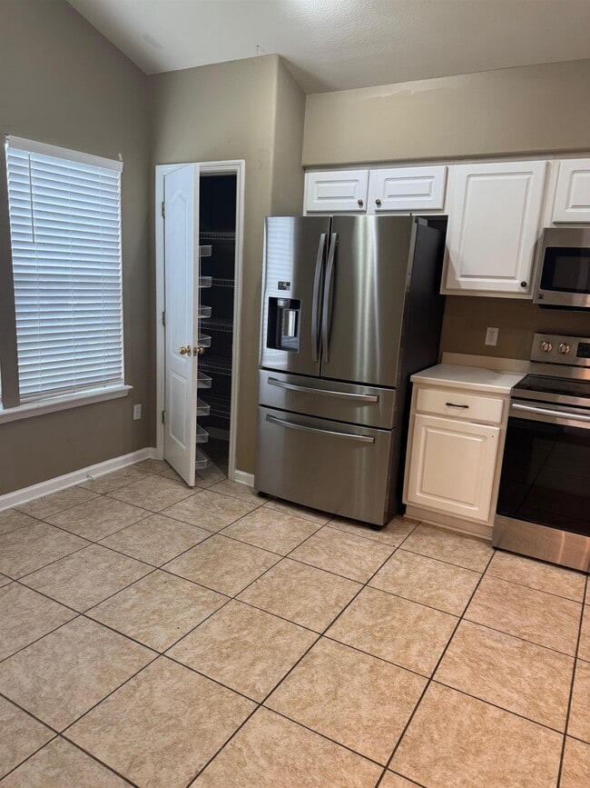 Building Photo - 2186 Heathrow Dr