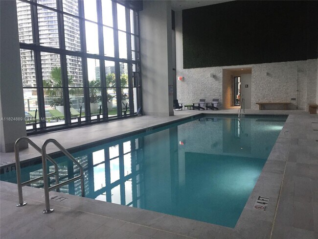 Building Photo - 1010 Brickell Ave