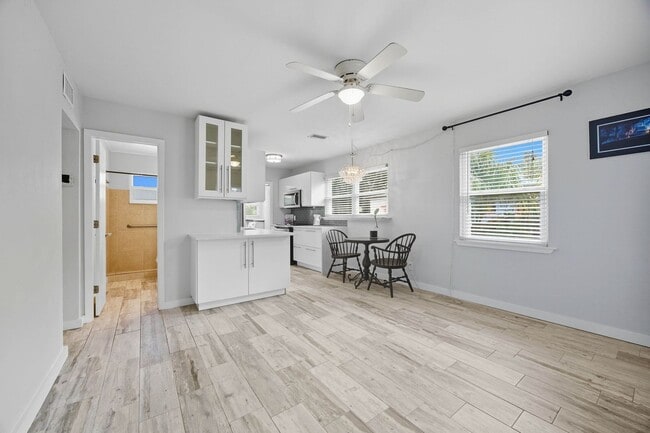 Building Photo - 6236 S Martindale Ave