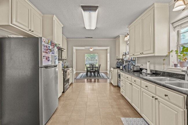 Building Photo - TCU-3518 Westcliff Rd