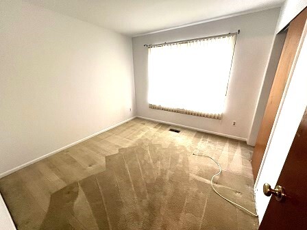 more sunny bedroom - 3 Rebecca Rd