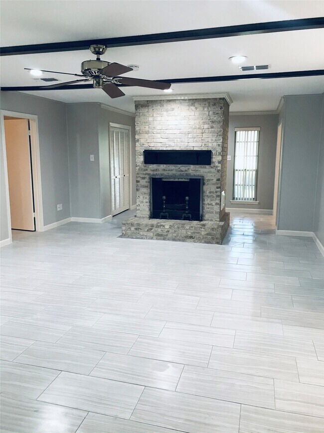 Building Photo - 3110 Springhill Dr