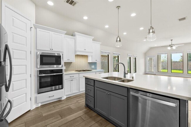 Building Photo - 15818 Weston Ridge Dr