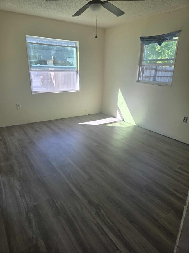 Building Photo - 308 Sun Dial Ct