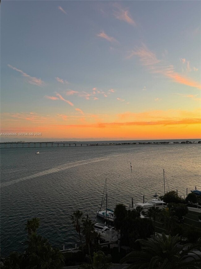 Building Photo - 1450 Brickell Bay Dr