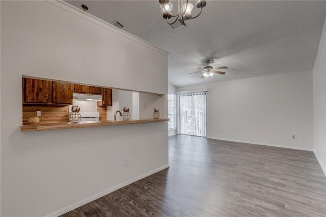 Building Photo - 11405 Walnut Ridge Dr