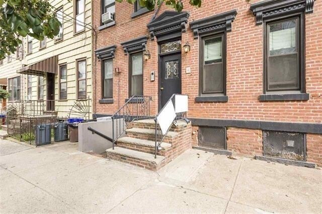 Building Photo - 719 Adams St