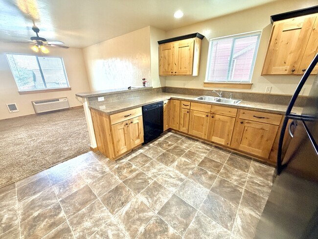 Building Photo - 3724 Travertine Way
