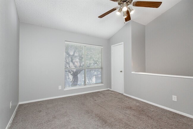 Building Photo - 1901 N Fitzhugh Ave