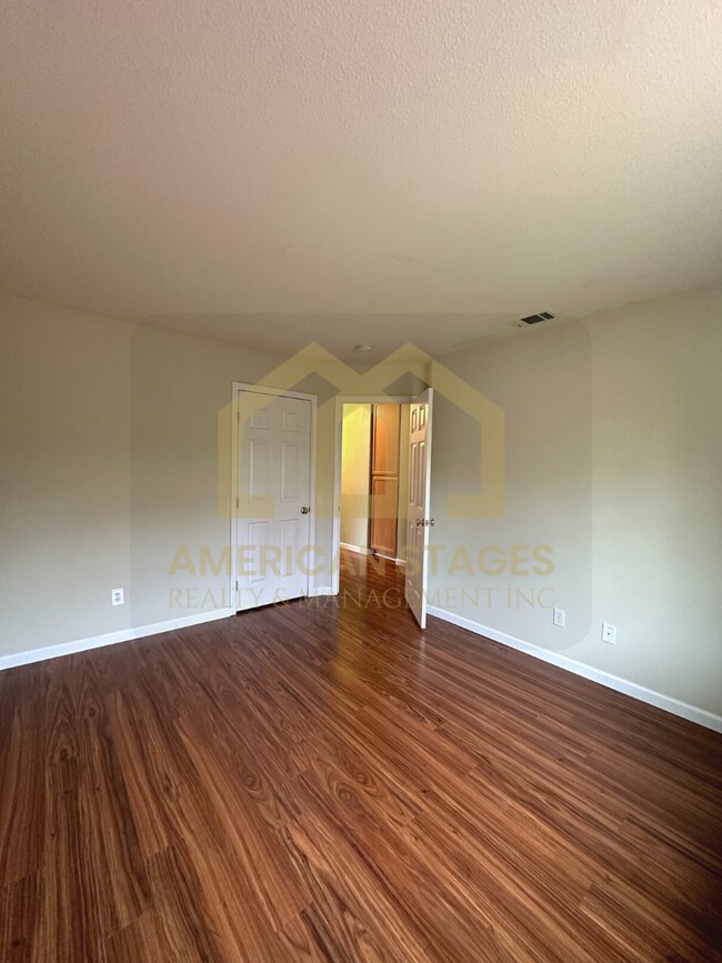 Building Photo - 3037 Buckthorn Ln
