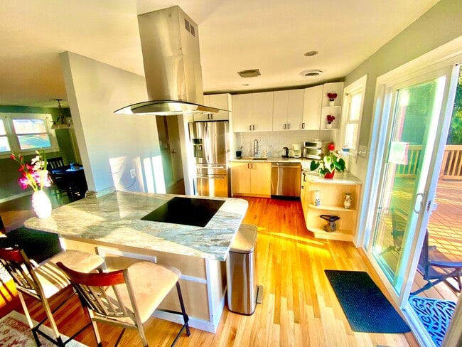 Building Photo - 225 Panorama Dr