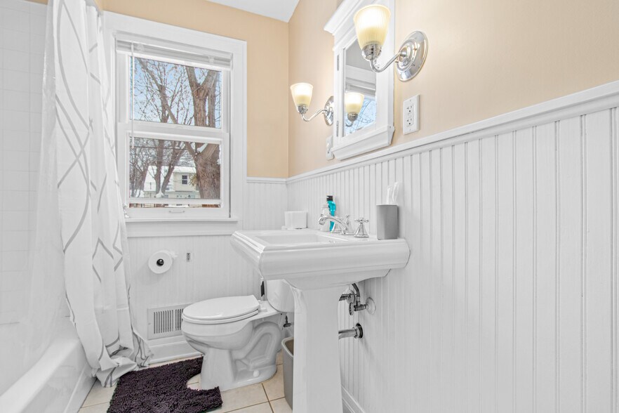 Building Photo - 6033 11th Ave S