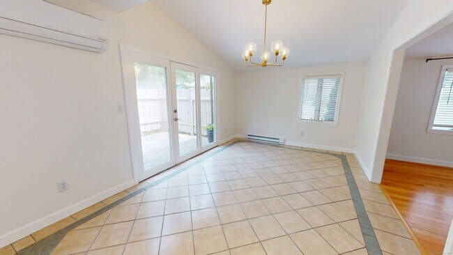 Building Photo - 10 Herster Dr