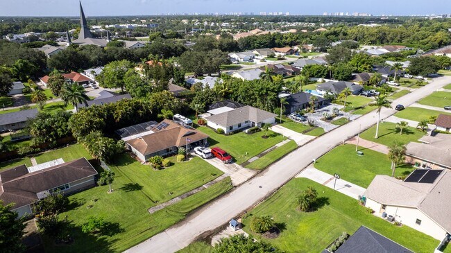 Building Photo - ** WILLOUGHBY ACRES ** POOL HOME - 3 BED / 2 BATH - PETS OK! - NORTH NAPLES - ANNUAL RENTAL