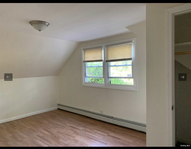 Building Photo - Lakeview