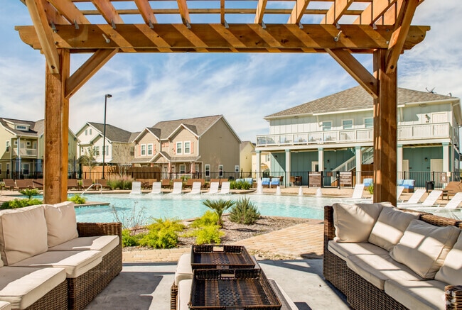Pool/Lounge Area - The Cottages at Corpus Christi