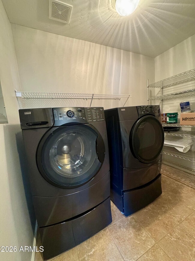 Building Photo - 14000 N 94th St