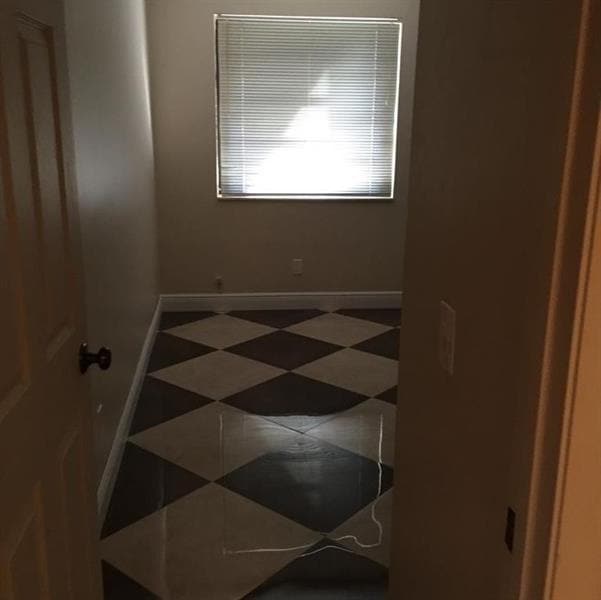 Building Photo - 10740 S Golfview Dr