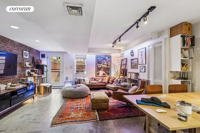 Primary Photo - 184 Sackett St