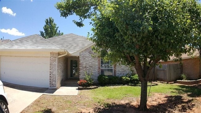 Building Photo - 2100 Silver Fox Dr