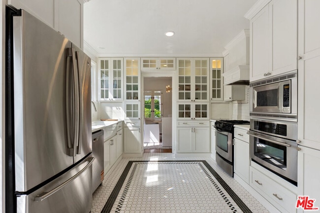 Building Photo - 864 Wellesley Ave