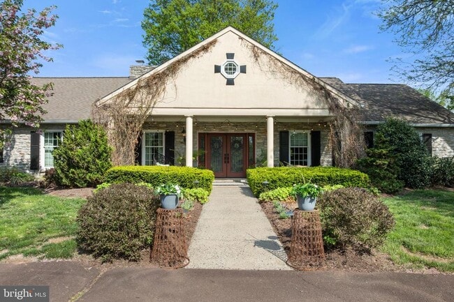Building Photo - 560 Indian Creek Rd