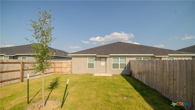 Building Photo - 907 Switchgrass Dr