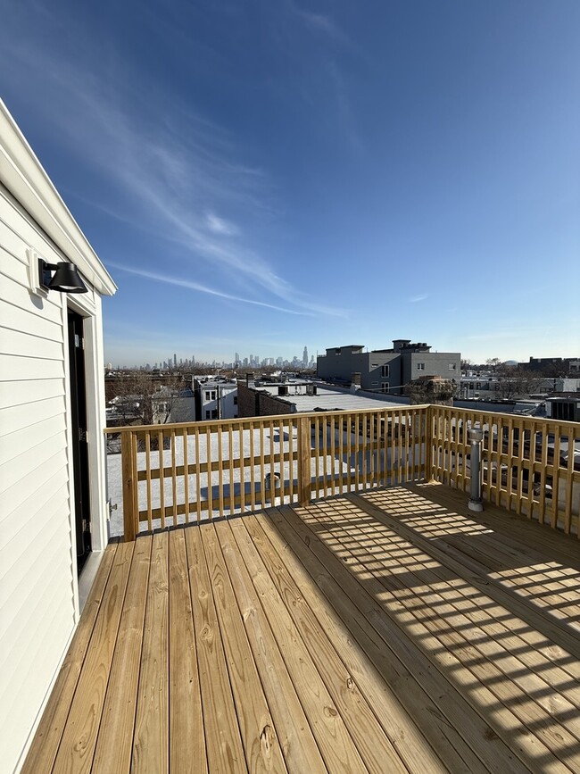 Building Photo - 927 N Mozart St