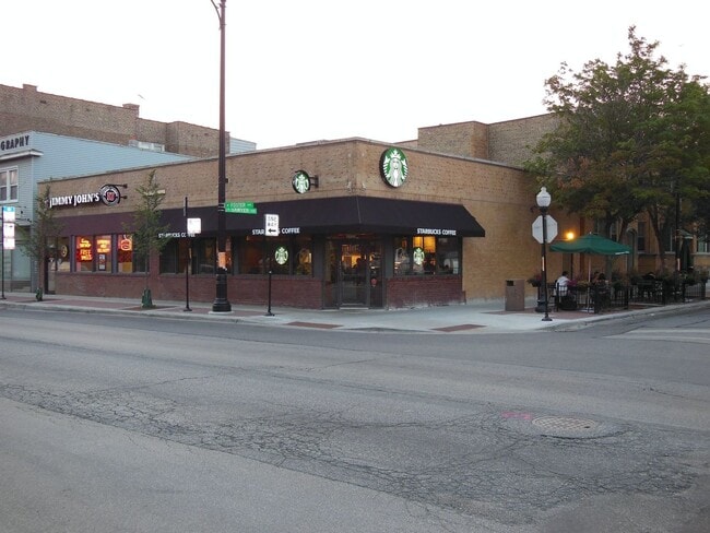 Building Photo - 5010 N Troy St