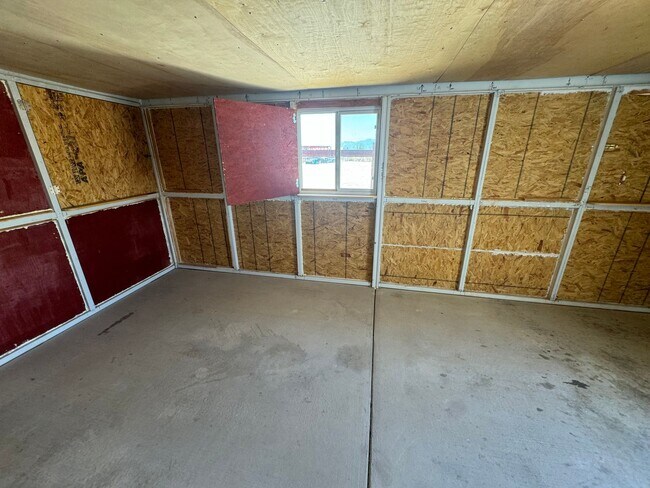 Building Photo - Charming 3-bedroom home located in the picturesque town of Pahrump!