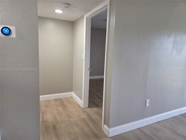 Building Photo - 10765 SW 108th Ave