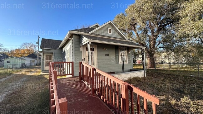 Building Photo - $875 - 3 bed 1 bath - Single Family Home