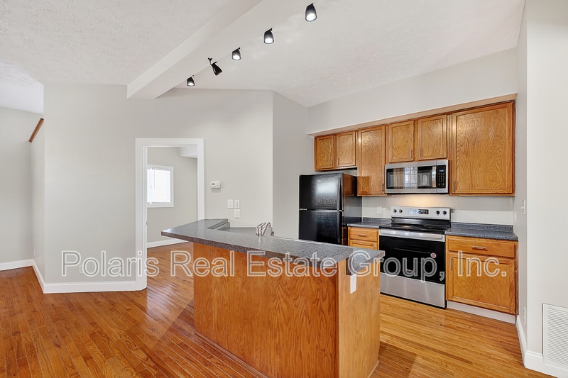 Building Photo - 145 E 14th St