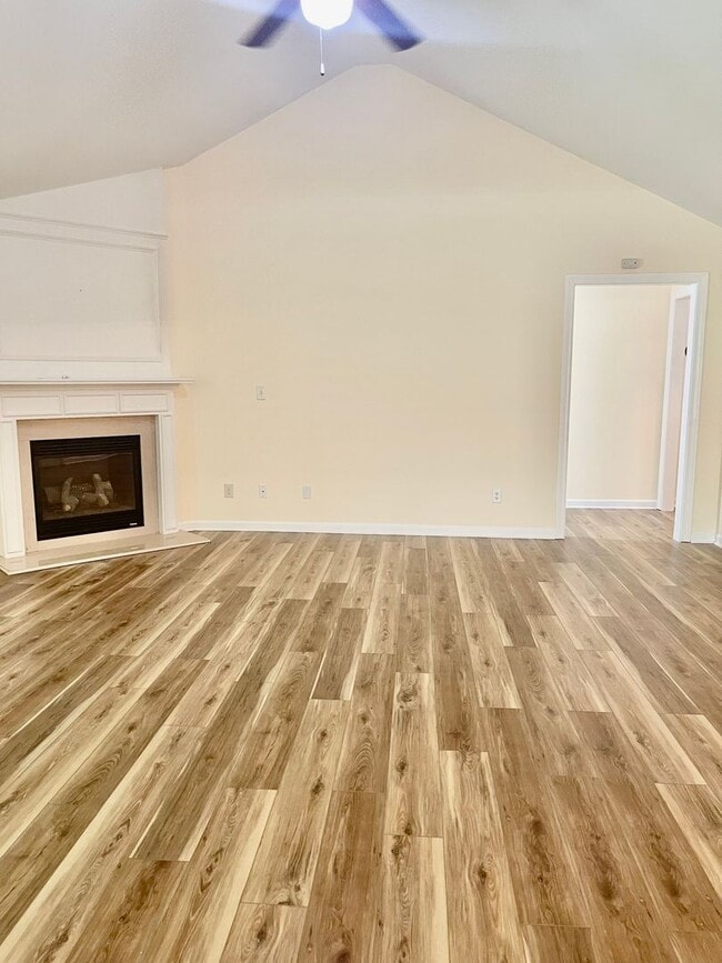 Building Photo - 373 Southgate Dr