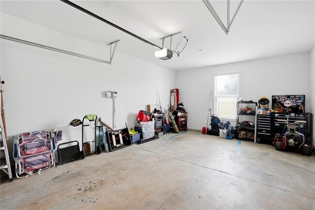 Building Photo - 2049 Chestnut Oak Trl