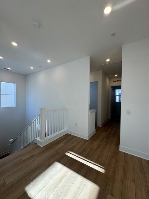 Building Photo - 436 Loon